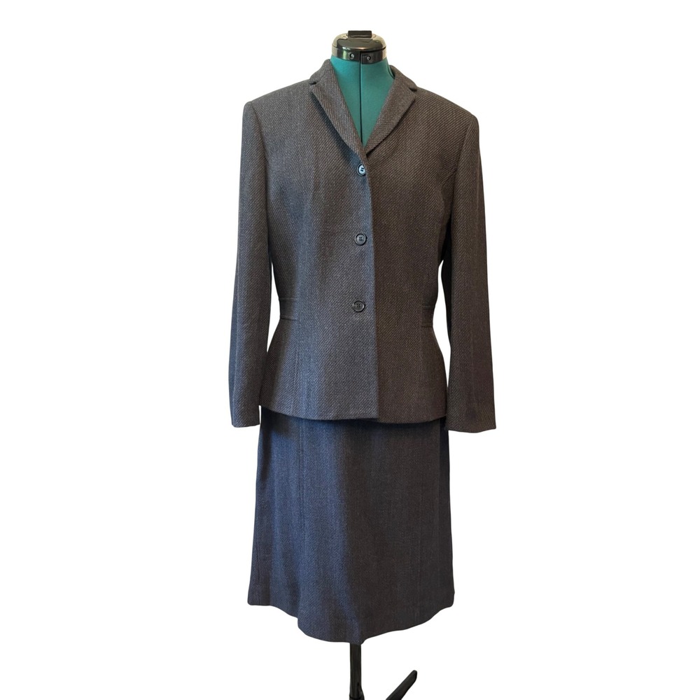 Ann Taylor 100% Wool Skirt Suit Set 3-Button Blazer Pleated Hem Womens Size 10